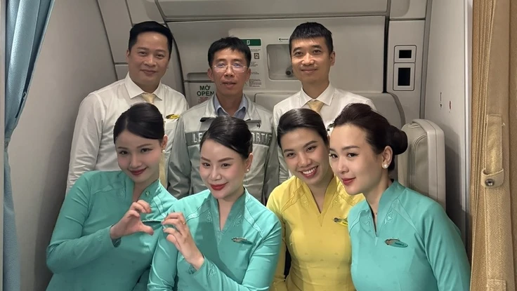 Bác sĩ Việt Nam cứu hành khách nước ngoài bất ngờ liệt mặt trên chuyến bay