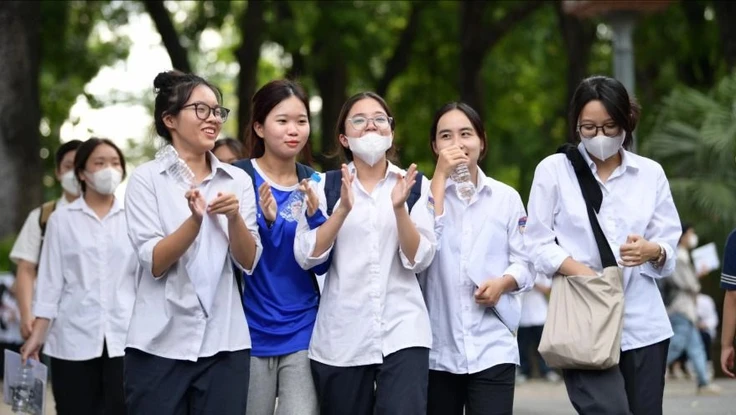 Thi tốt nghiệp THPT 2026: Thí sinh chọn lịch sử và vật lí tăng mạnh
