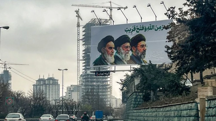 Phòng thủ khảm và người kế nhiệm thứ tư - Kế hoạch của Iran cho cuộc chiến lâu dài với Mỹ và Israel