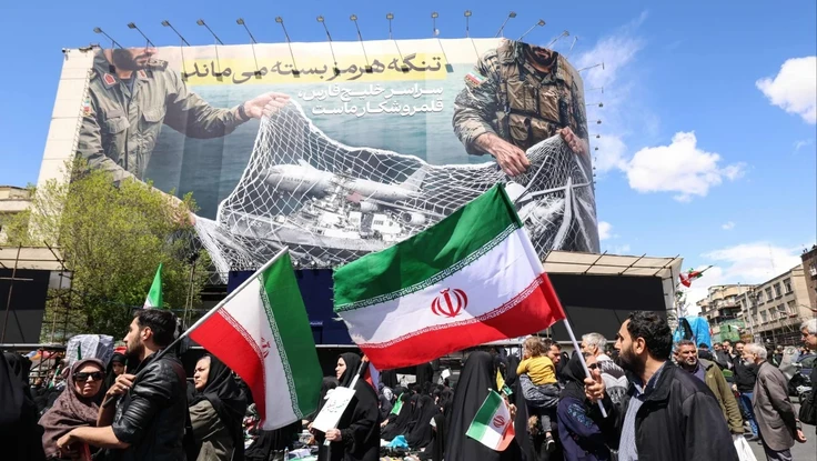 Mỹ, Iran tập kích lẫn nhau; Tehran cáo buộc Washington vi phạm thỏa thuận ngừng bắn