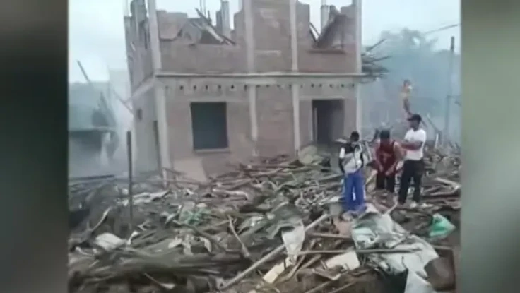HIện trường vụ nổ ở Myanmar ngày 31-5. Ảnh: Al Jazeera