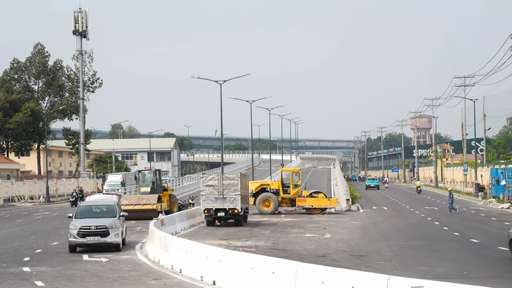 Diện mạo đường Trần Quốc Hoàn nối sân bay Tân Sơn Nhất trước ngày thông xe 