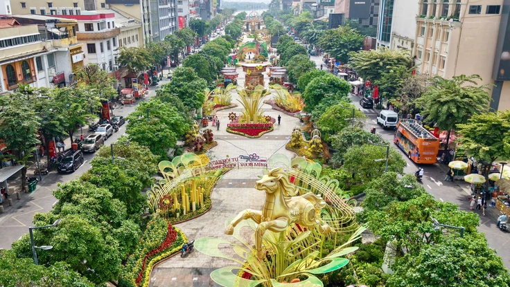 Đường hoa Nguyễn Huệ Tết Bính Ngọ 2026 rực rỡ trước giờ khai mạc