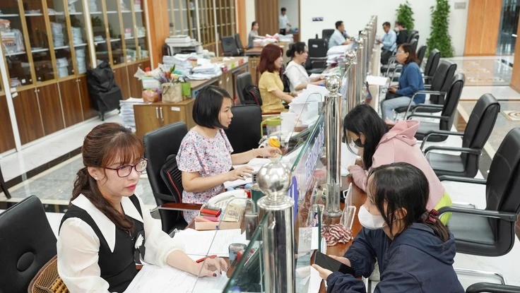 Tiền ăn giữa ca, phụ cấp điện thoại cố định có phải tính để đóng BHXH?