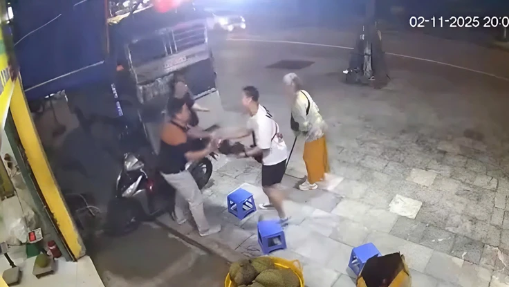 Từ chối 500 USD cảm ơn, người bán trái cây lan tỏa hình ảnh đẹp về người dân Việt Nam