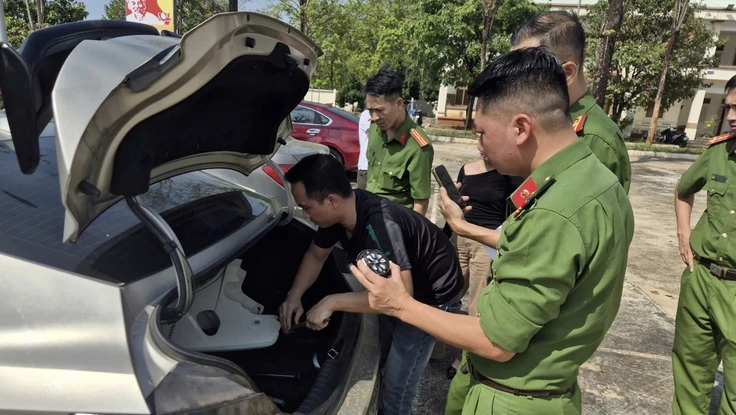 Dùng bình hơi cay và súng tấn công 'con nợ' giúp bạn