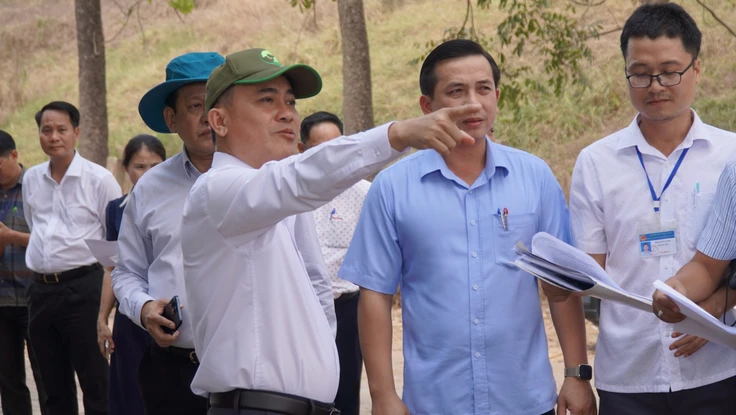 Lãnh đạo tỉnh Đồng Nai khảo sát điểm xây nhà tang lễ, trường học và giao thông phường Trảng Dài