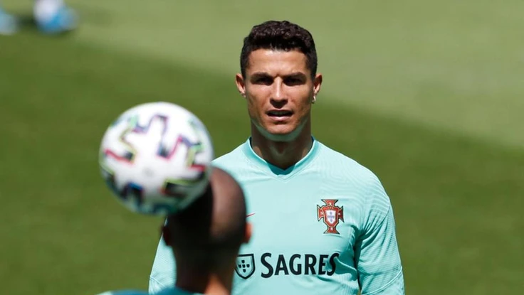 Ronaldo: 'Đừng nói COVID-19 nữa, chúng ta đã mệt mỏi lắm rồi!'