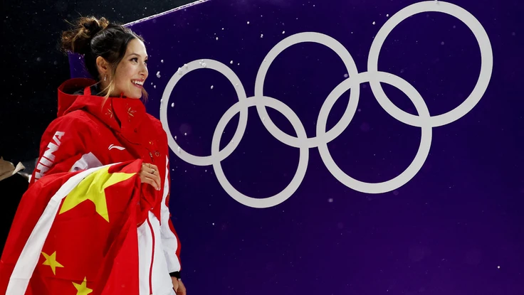 Đình đám cô gái triệu phú Mỹ thi đấu cho tuyển Trung Quốc