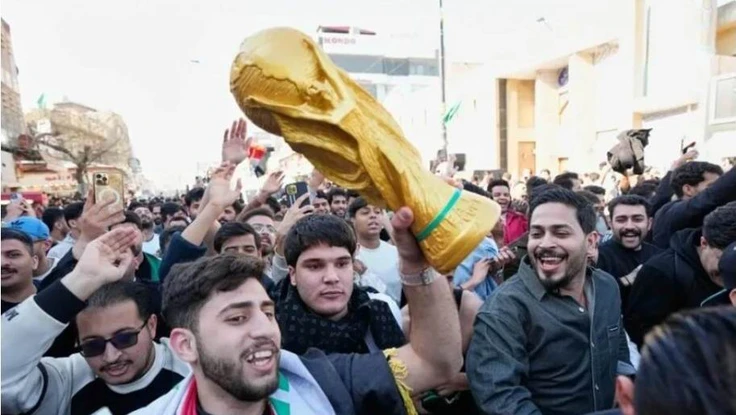 Người dân Iraq đổ ra đường ăn mừng vé dự World Cup