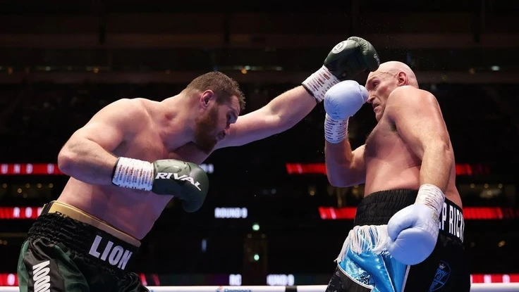 Tyson Fury đánh bại võ sĩ Nga