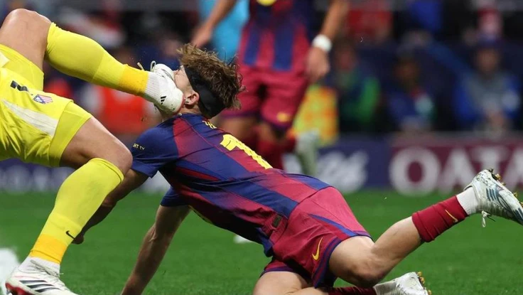 Chùm ảnh Fermin "ăn gầm giày" từ Juan Musso