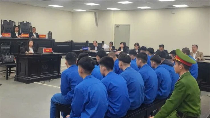 Băng nhóm mang theo hung khí rượt đuổi đâm người trọng thương tại Hà Nội