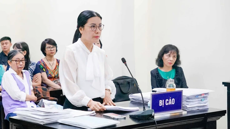 Cựu hiệu trưởng hầu tòa với cáo buộc sai phạm thu tiền dạy thêm 