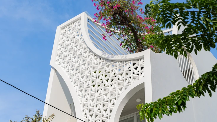 Ngôi nhà có mặt tiền cong tựa như mặt trăng