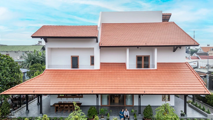 Ngôi nhà mái ngói hiện đại tại TP.HCM