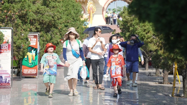 Khu vui chơi TP.HCM nhộn nhịp ngày đầu nghỉ Tết Dương lịch