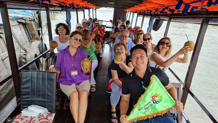 Du lịch Tết Bính Ngọ: Tour ngoại sớm ‘khóa sổ’, tour nội địa hút khách