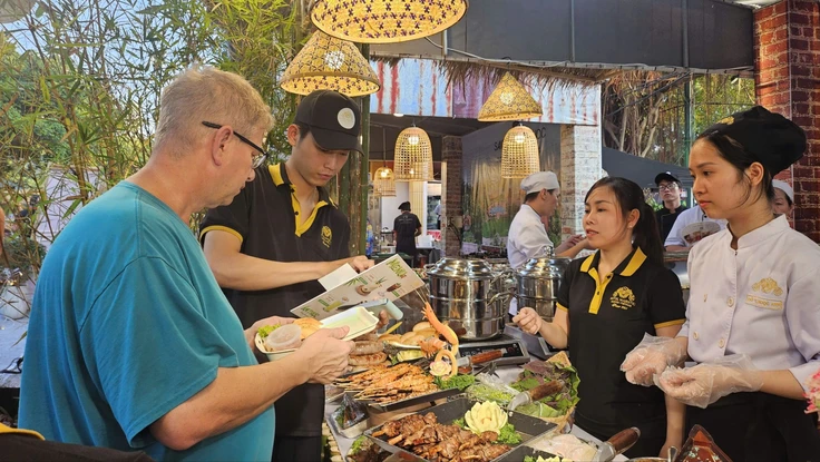 Hàng trăm món ngon hội tụ tại 'lễ hội ẩm thực đặc sắc nhất thế giới'