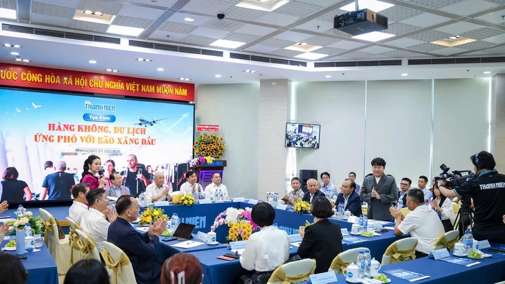 Hàng không triển khai đồng loạt giải pháp để vượt bão giá xăng dầu