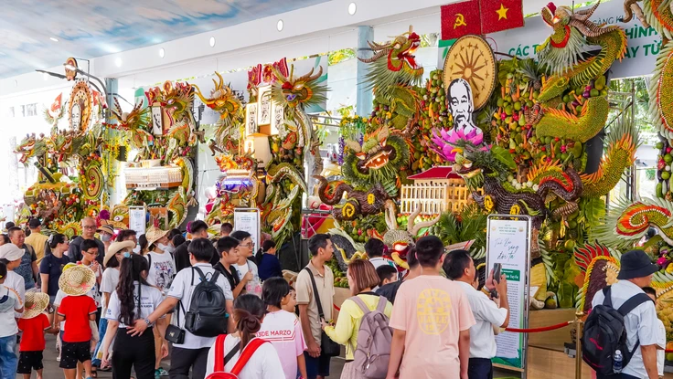 Check-in cung đường trái cây khổng lồ tại TP.HCM mùa hè này