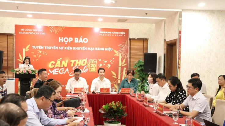 Lần đầu tiên, người dân Cần Thơ được mua hàng hiệu giảm giá đến 80%