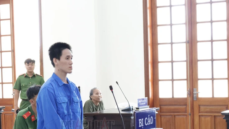 Thanh niên bị tâm thần vì ma túy làm 3 người thương vong rồi cầm dao tự tử 