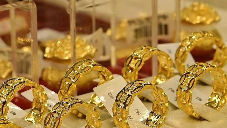 Giá vàng giảm mạnh, nhà đầu tư đu đỉnh lỗ 25 triệu đồng mỗi lượng