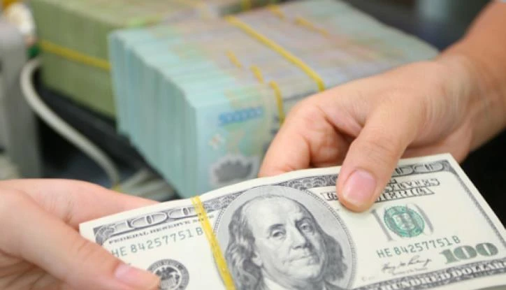 Giá đôla Mỹ 'chợ đen' trượt giảm mạnh