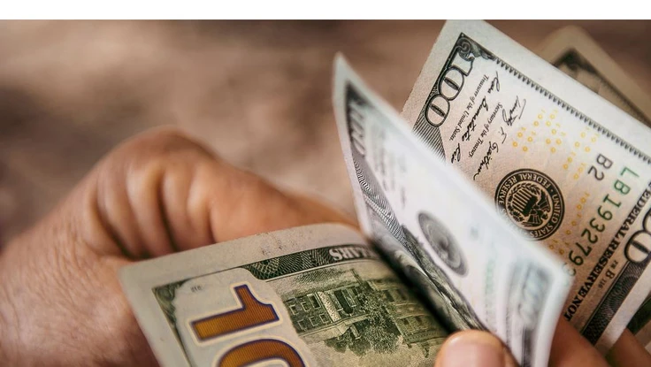 Giá đôla Mỹ chợ đen vượt 27.000 đồng: Áp lực tỉ giá gia tăng