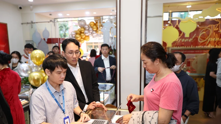 Diễn biến lạ lùng, hiếm thấy trên thị trường vàng 