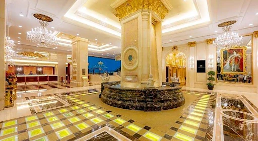 ​Giá vàng đắt đỏ, khách sạn 'cạy' vàng trang trí đem bán