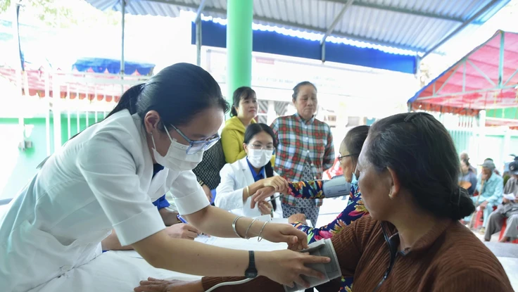 Đổi mới để y tế cơ sở thành lá chắn tuyến đầu