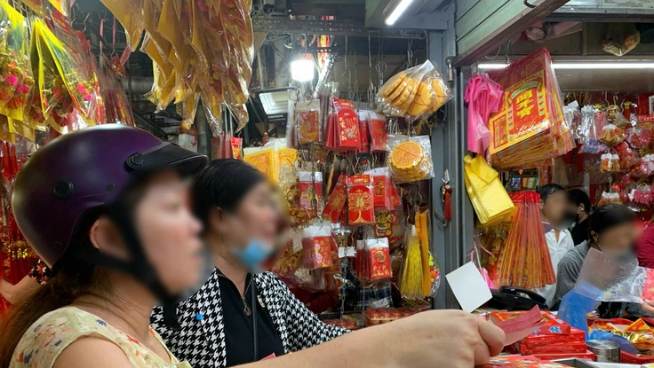 Phụ thu dịp lễ 30-4, 1-5 có được không?