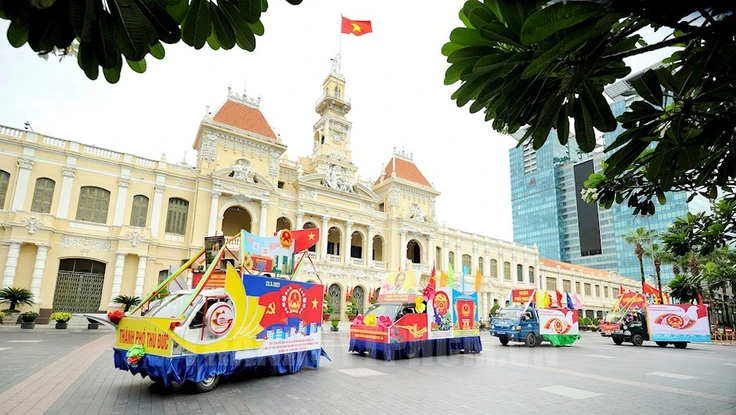 TP.HCM tổ chức diễu hành xe hoa tuyên truyền bầu cử Quốc hội và HĐND các cấp
