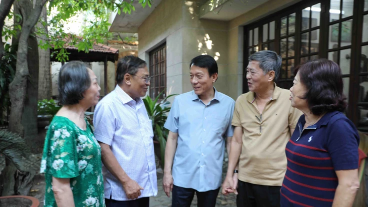 Bộ trưởng Lương Tam Quang chúc Tết các nguyên lãnh đạo Bộ Công an tại TP.HCM