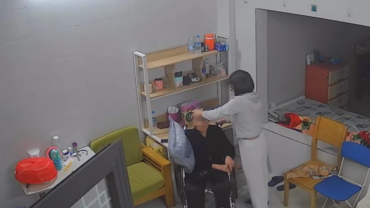 Vụ cụ bà 90 tuổi bị người giúp việc bạo hành: Có dấu hiệu tội gì?