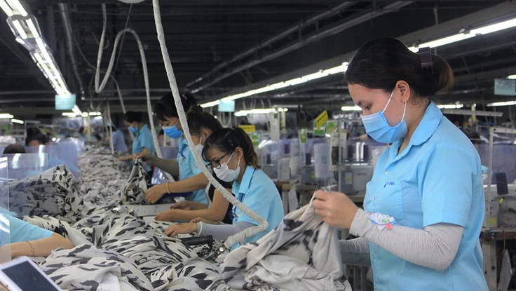 Doanh nghiệp có được thưởng Tết bằng hàng hoá tự sản xuất?