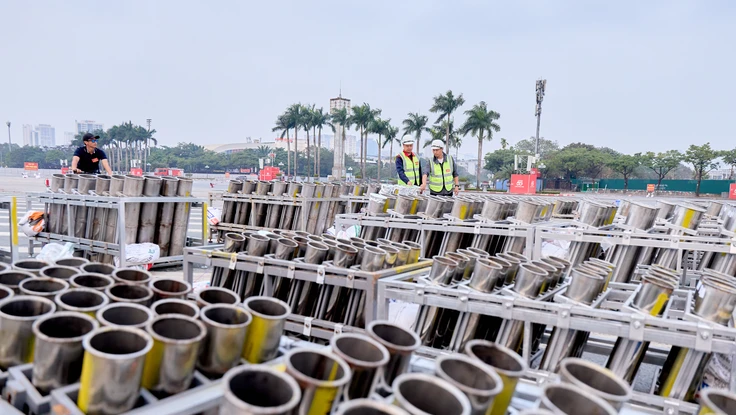 Công tác chuẩn bị bắn pháo hoa chào mừng thành công Đại hội Đảng XIV