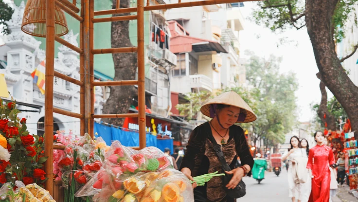 Hà Nội tái hiện chợ hoa Hàng Lược trăm năm tuổi tại phố cổ dịp xuân Bính Ngọ