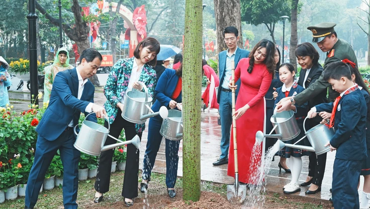 Hà Nội phát động Tết trồng cây, hướng tới mục tiêu xanh hơn trong từng tuyến phố