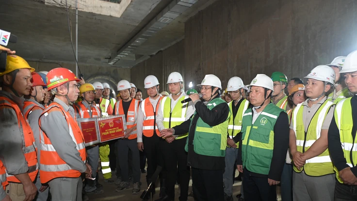 Thủ tướng Phạm Minh Chính động viên lực lượng thi công Metro Nhổn - Ga Hà Nội