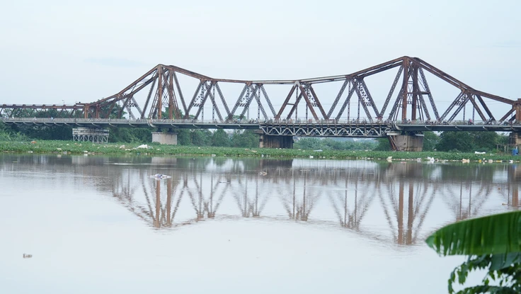 Hà Nội cấm toàn bộ xe lưu thông trên phần đường bộ cầu Long Biên trong 2 tháng