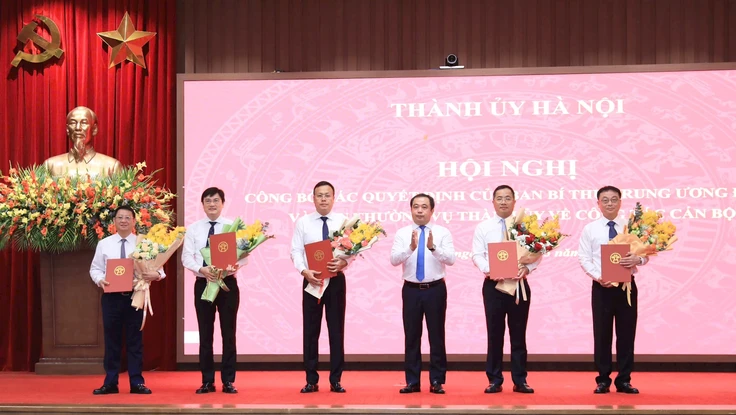 Hà Nội công bố hàng loạt quyết định điều động, bổ nhiệm cán bộ