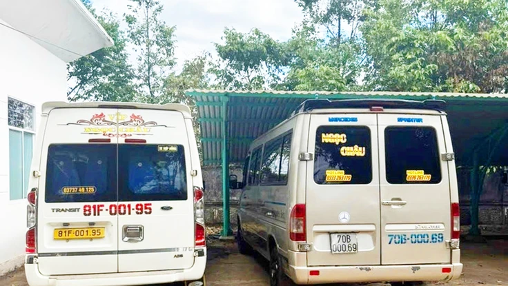 2 cha con chặn đầu xe khách 'đối thủ' để giành lại 2 hành khách