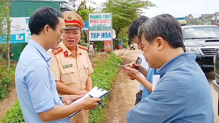 Biển báo giới hạn tốc độ dày đặc trên quốc lộ 19