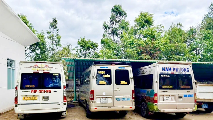 Vụ tạt đầu xe để giành khách: Phạt 3 tài xế và 2 chủ xe hơn 146 triệu đồng