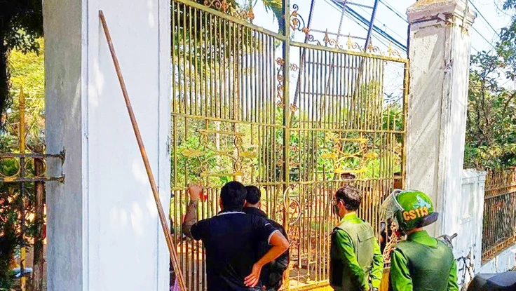 Gia Lai: Cặp vợ chồng bị truy tố vì khóa cổng nhốt nhiều người, có cả công an