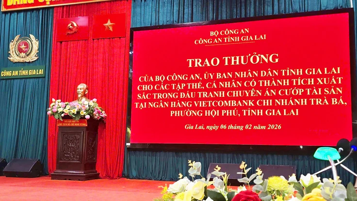 Bộ Công an có thư khen chiến công xuất sắc bắt nghi phạm cướp ngân hàng tại Gia Lai