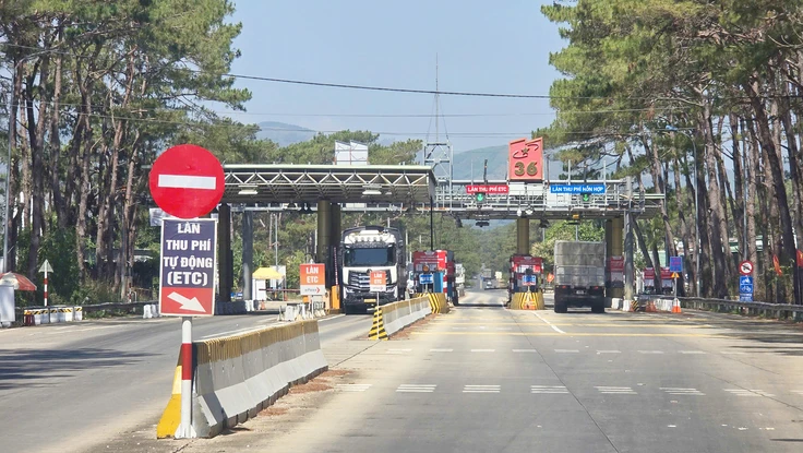 Cán bộ xã 'méo mặt' vì mỗi tháng tốn vài triệu để qua trạm BOT